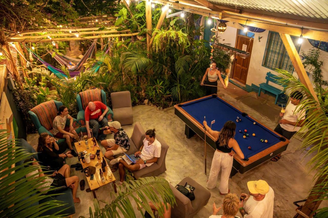 Los Amigos Hostel Flores Exteriör bild