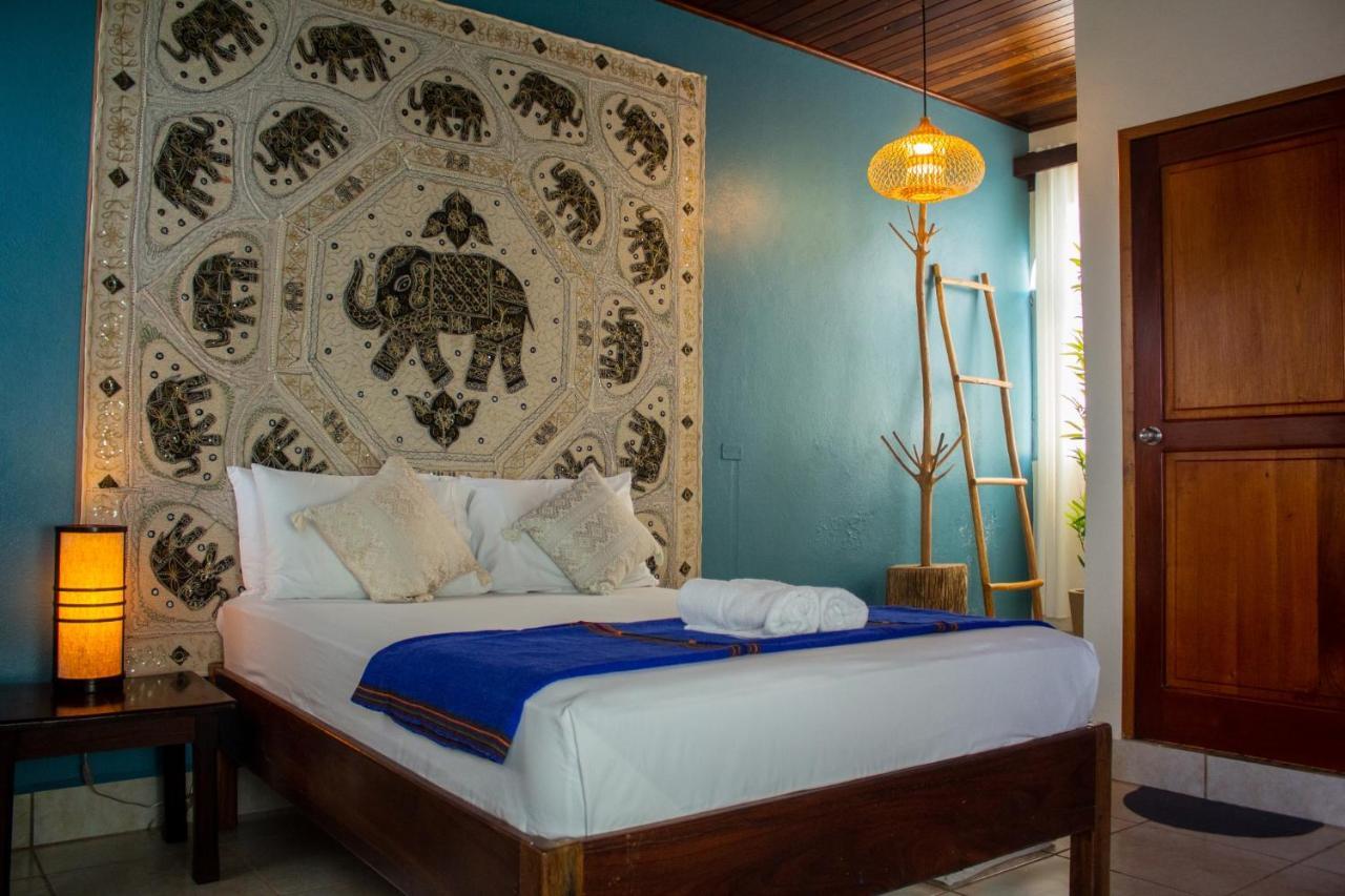 Los Amigos Hostel Flores Rum bild