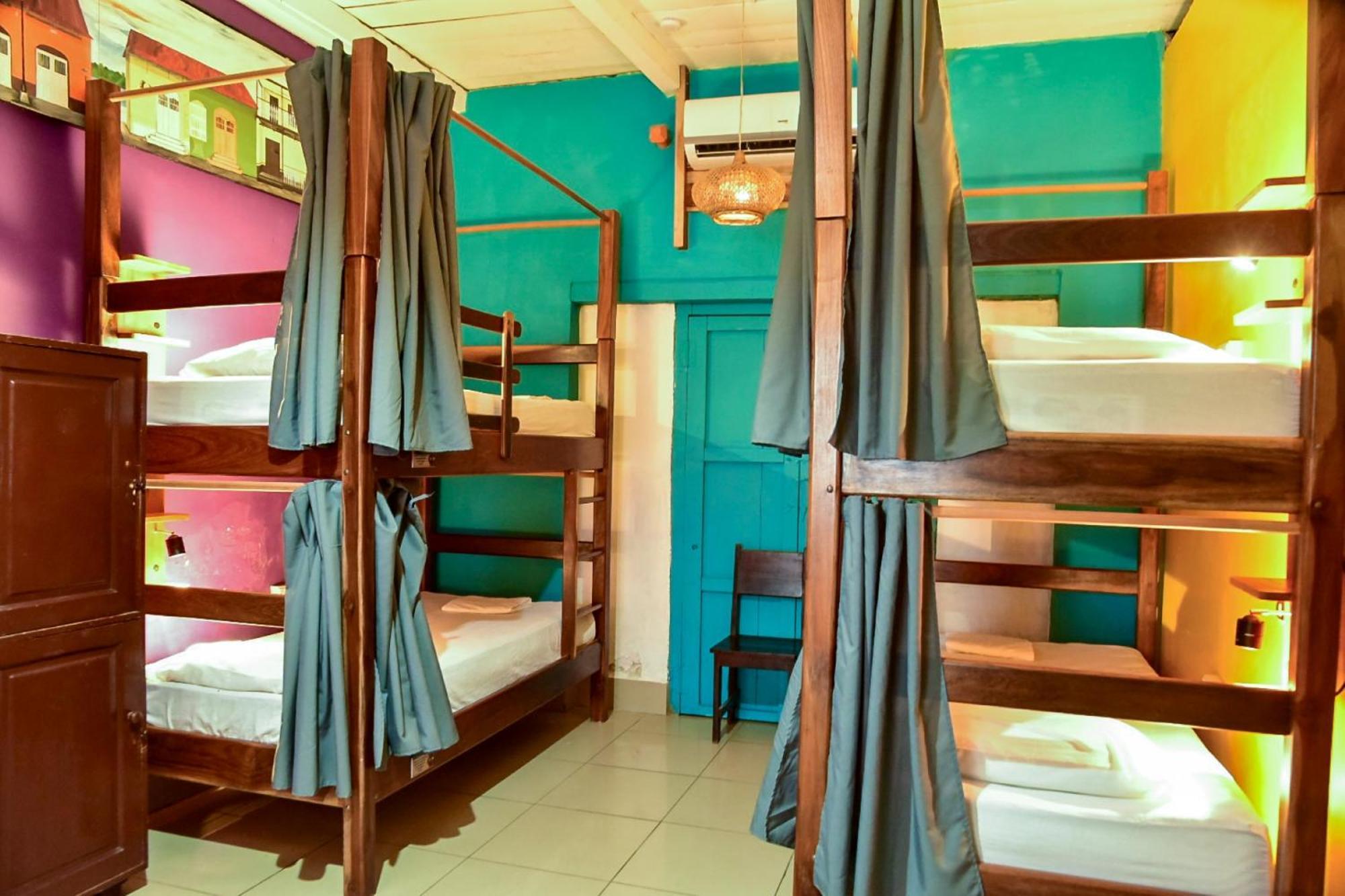 Los Amigos Hostel Flores Rum bild